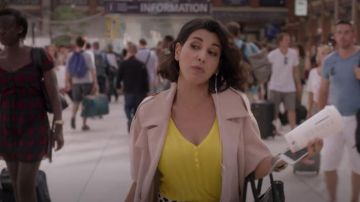 La parte superior amarilla de Julieta (Reem Kherici) en el Día D