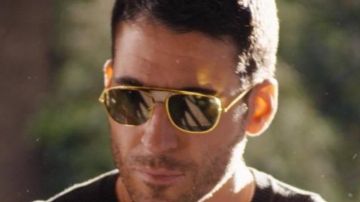Gafas de sol doradas usadas por Lito Rodriguez en Sense8 S02E05