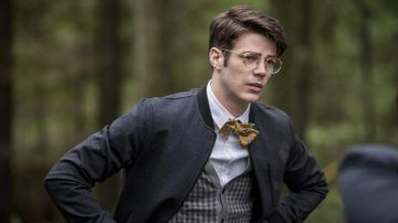 Chaleco/cárdigan gris a cuadros de Barry Allen (Grant Gustin) en The Flash S02E14