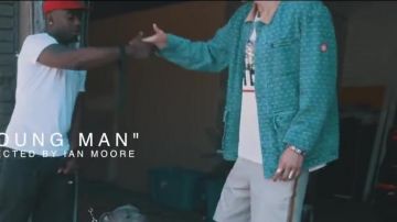 Veste de Machine Gun Kelly dans le clip "Young Man"