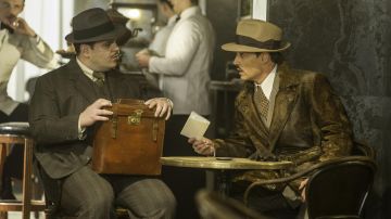 The leather jacket worn by Ratchett (Johnny Depp) in the crime of The Orient-Express
