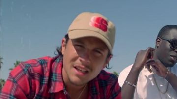 La casquette beige "S" portée par Nekfeu dans son clip Ma dope