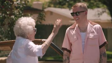 Les lunettes de soleil de Macklemore dans son clip Glorious