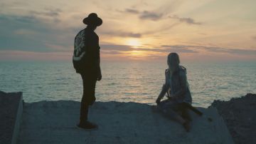 Les sneakers noires de Soprano dans son clip Coeurdonnier