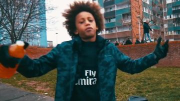 La veste camouflage sport dans le clip Tout l'monde s'en fout de Sofiane