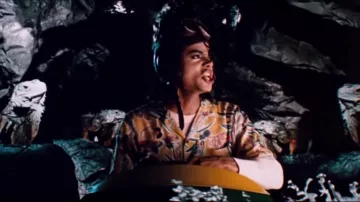 La camisa estampada de estilo hawaiano que usó Michael Jackson en su video musical Leave Me Alone