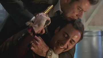 The shows of Sean Archer (John Travolta) in Volte/Face