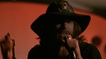 Le chapeau tête de mort de Jim Morrison (Val Kilmer) dans The Doors
