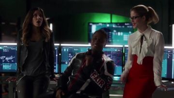 La veste en cuir de Dinah (Juliana Harkavy) dans Arrow S05E21