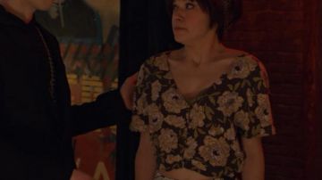 The blouse / crop top floral buttoned Alison Hendrix (Tatiana Maslany) in Orphan Black S05E08