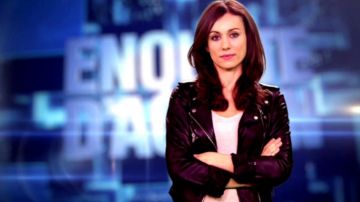 La veste bordeaux de Marie-Ange Casalta dans Enquête d'Action