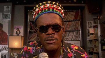 Les lunettes de soleil de DJ Mister Señor Love Daddy (Samuel L. Jackson) dans Do the Right Thing