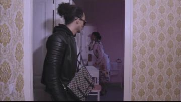 La sacoche de Tagayz dans le clip Belle de Le Club