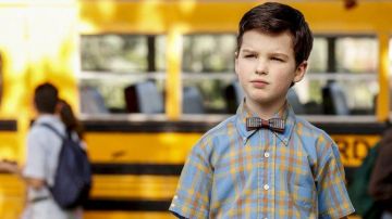 The bow tie of Sheldon (Iain Armitage) in Young Sheldon season 1