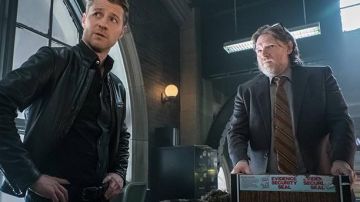 Black Leather Jacket worn by James Gordon (Ben McKenzie) as seen in Gotham S03E01