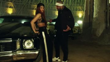 Les sneakers de Nicky Jam dans le clip Perro Fiel de Shakira