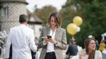 La veste tailleur portée par Andréa Martel (Camille Cottin) Dix Pour Cent S02E03