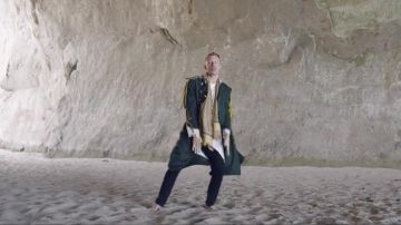 Macklemore Ryan Lewis Can T Hold Us Feat Ray Dalton Official