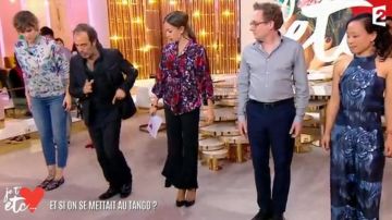 Le chemisier kimono de Janane Boudili dans l'émission Je t'aime etc...