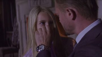 La montre du père d'AO / Roman Azarov (Nikolai Nikolaeff) dans The OA S01E01