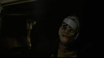 La máscara de uno de los ladrones en Stranger Things S02E01
