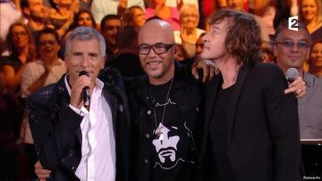 Le T-shirt de la comédie musicale "Jésus, de Nazareth à Jérusalem" de Pascal Obispo dans Tarata fête ses 25 ans