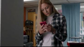 La chemise de Maya Matlin (Olivia Scriven) dans Degrassi : Next Class S03E04