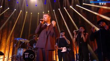 The oversized blazer worn by Sam Smith at the NRJ Music Awards 2017
