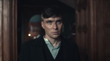 Camisa de cuello blanco gris de Thomas Shelby (Cillian Murphy) en Peaky Blinders S03E06