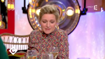 La chemise à fleurs portée par Anne-Elizabeth Lemoine dans l'émission C à vous