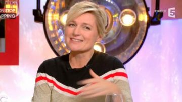 Le pull noir et gris avec une bande rouge de Anne-Elizabeth Lemoine dans l'émission C à vous
