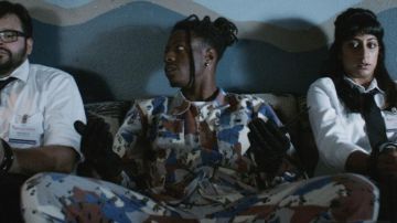 El conjunto chaqueta + pantalones de camuflaje de Leon (Joey Badass) en Mr. Robot S03E07