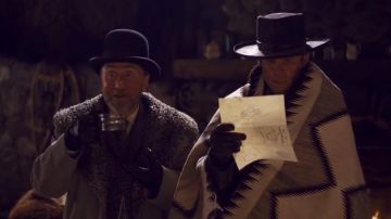 The plaid of the Sheriff Chris Mannix (Walton Goggins) in The 8 guys / The Hateful Eight
