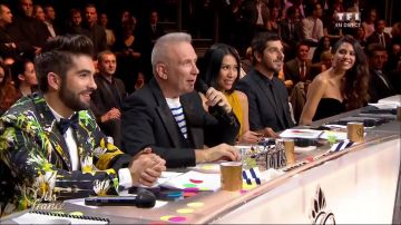 The jacket of Kendji Girac at the ceremony of Miss France 2016