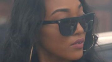 Les lunettes de soleil d'une figurante dans le clip Bad and Boujee de Migos feat. Lil Uzi Vert