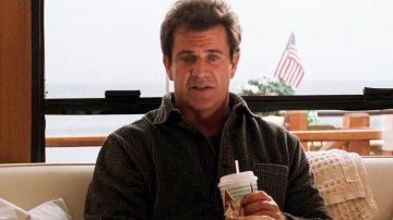The shirt of Martin Riggs (Mel Gibson) in lethal Weapon 4