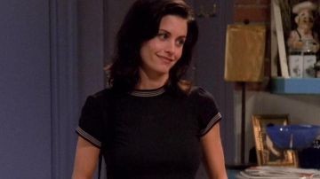 Le t-shirt noir de Monica Geller (Courteney Cox) dans Friends
