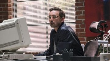 Glasses of view of Joe Macmillan (Lee Pace in Halt And Catch Fire S04E05