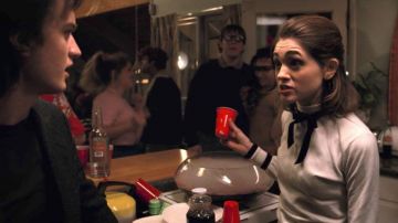 Ruban Chandail porté par Nancy Wheeler (Natalia Dyer) comme on le voit dans des Choses plus étranges S02E02