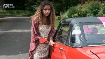 The vest Evie Douglas (Antonia Thomas) in the series Lovesick S01E03