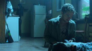 La chemise de Danny Rand / Iron Fist (Finn Jones) dans Marvel's The Defenders S01E04