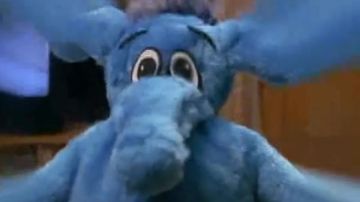 La peluche que veut Dewey (Erik Per Sullivan ) dans la série Malcolm S03E03