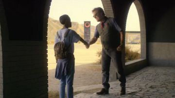 The backpack Nish (Letitia Wright) in Black Mirror S04E06