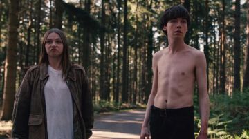 The leather jacket by Alyssa (Jessica Barden) in The End of the F***ing World S01E02