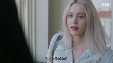 The blouse worn by Noora Amalie Sætre (Josefine Frida Pettersen) in Skam season 4