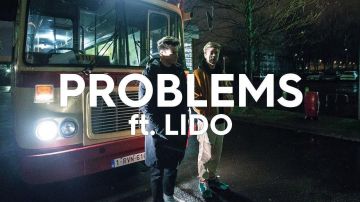 Le manteau de Petit Biscuit dans son clip Problems feat. Lido