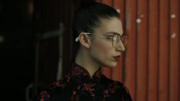 Gafas de Tokio (Úrsula Corberó) en La casa de papel S01E13