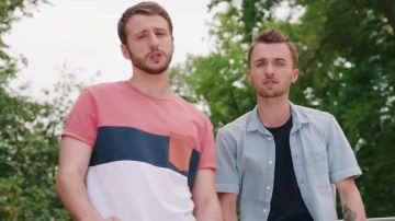 Le t-shirt de Maxenss dans le clip Placements de produits de Squeezie