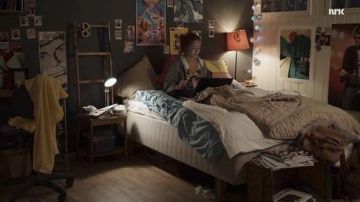 The bed of Eva Kviig Mohn (Lisa Teige) in Skam S01E01