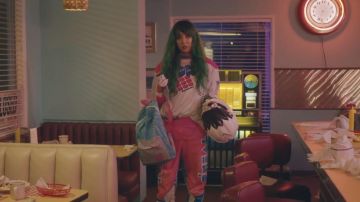Le pantalon O’Neal USA Motocross de Yoko dans le clip Spotlight de Marshmello et Lil Peep
